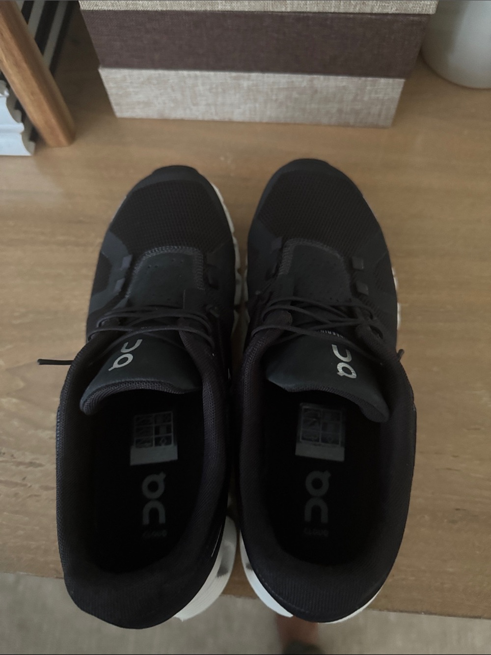 On Cloud 5 Women’s running Sneaker in Black and White - 7.5. Great Condition. - Picture 6 of 10